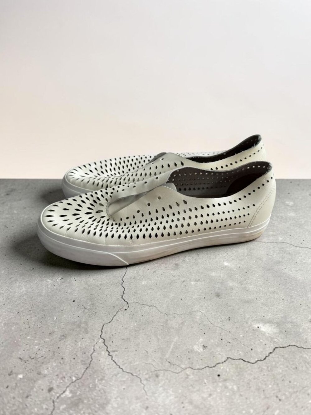 VANS Men’s White Leather Cutout Sneakers Size 10.5